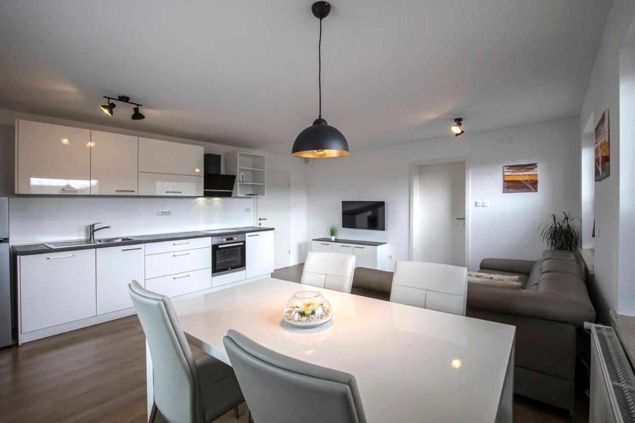 Apartments Vila Apolonia Ljubljana Eksteriør billede