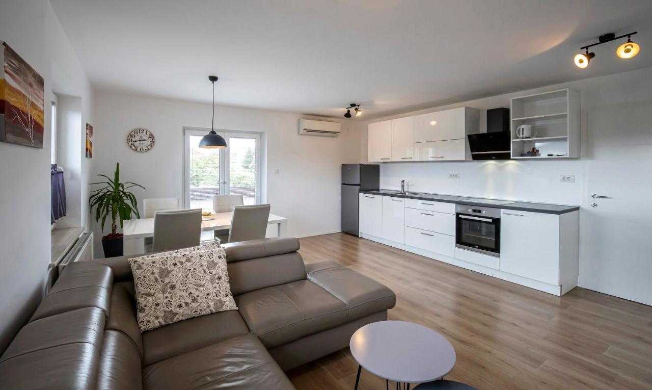 Apartments Vila Apolonia Ljubljana Eksteriør billede
